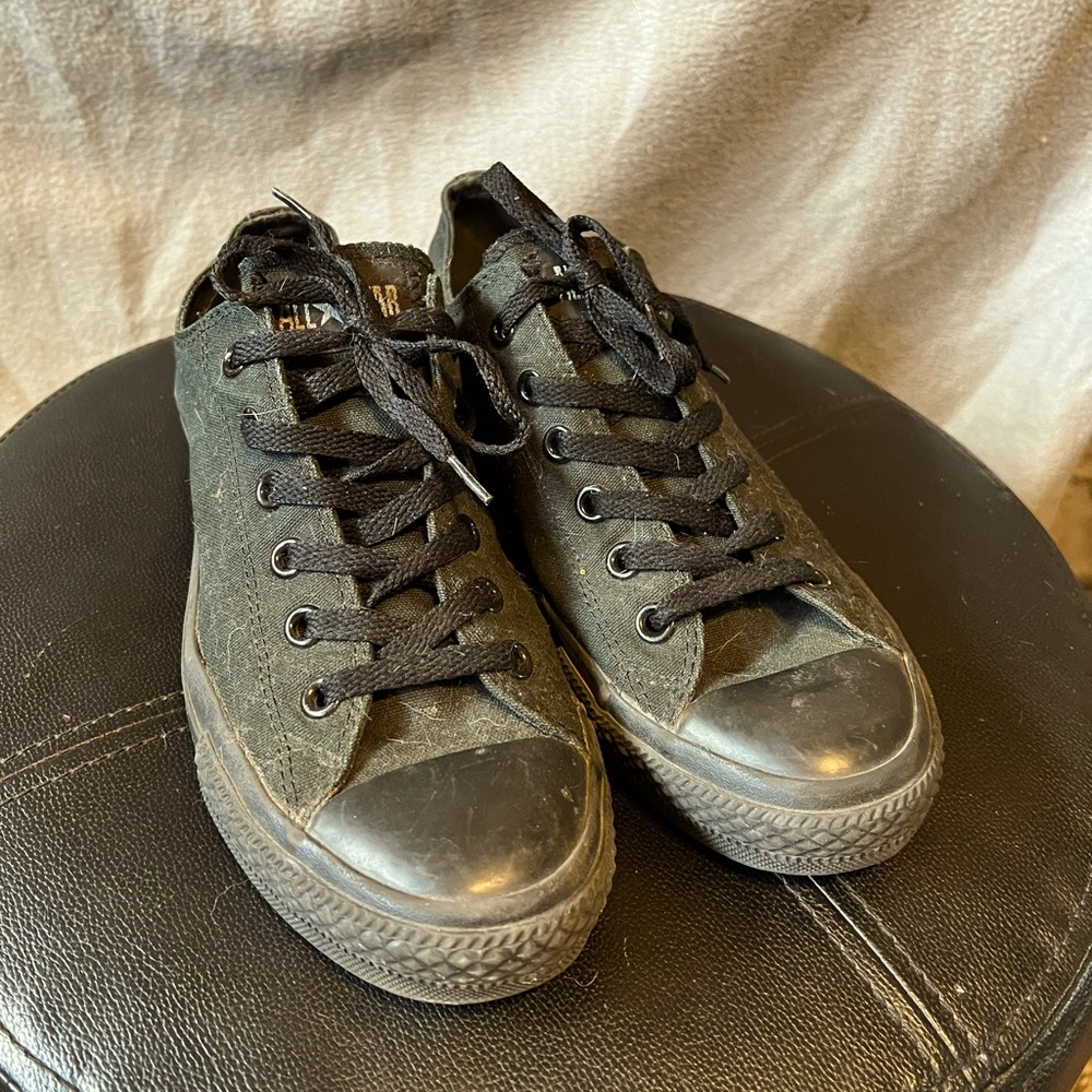 All black Converse, Mens size 7/Women’s 9.5